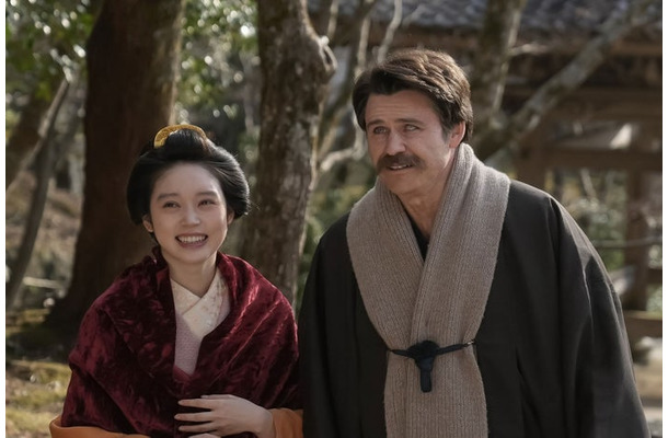 高石あかり、トミー・バストウ「ばけばけ」第118話(C)NHK