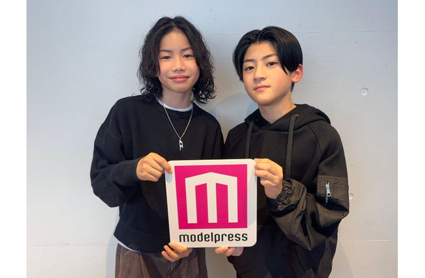 モデルプレスのインタビューに応えたKAITO、LEON（提供写真）