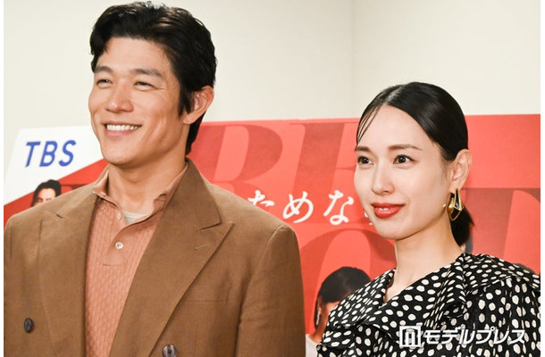 鈴木亮平、戸田恵梨香（C）モデルプレス