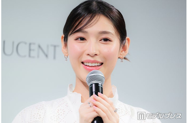 メナード ブライトニング シリーズ「フェアルーセント」新ミューズ就任記者発表会に出席した白石聖（C）モデルプレス