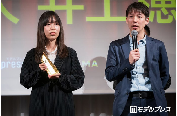 「モデルプレスベストドラマアワード」授賞式に登壇した井上穂乃香プロデューサー、倉地雄大プロデューサー(C)モデルプレス