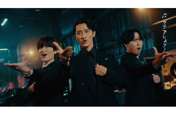 深澤辰哉・宮舘涼太・岩本照「WAVEワンデー ユープラス 乱視用」新CM(提供写真)
