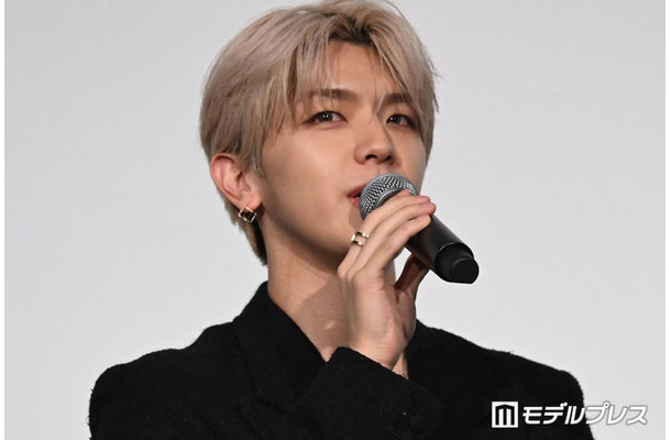 池崎理人の新たな一面を明かす高塚大夢(C)モデルプレス