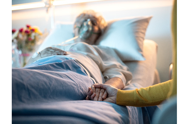 親の延命治療、決められますか?遺された人に「判断の十字架」を負わせないために、今のうちからできること