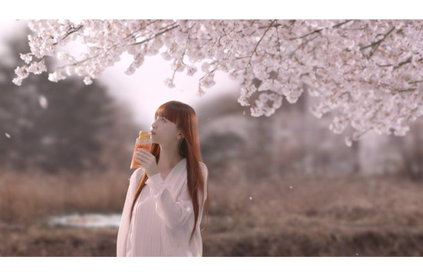 鈴木えみ／「あの頃のままで」篇（提供写真）