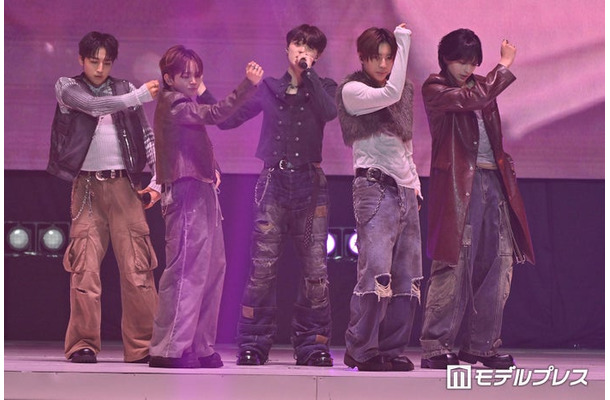 STARGLOW(C)モデルプレス