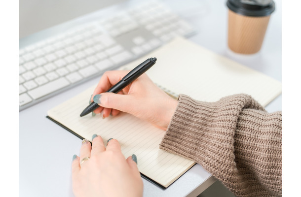 治らない原因不明の不調が、「書く」だけでスーッと消える⁉心療内科の専門医が教えるセルフケア