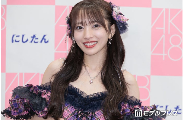囲み取材に応じた向井地美音（C）モデルプレス