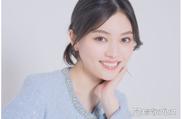 モデルプレスのインタビューに応じた平松里菜（C）モデルプレス