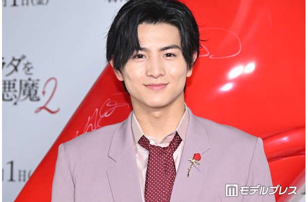 「プラダを着た悪魔２」ジャパンプレミアイベントに登壇した柏木悠（C）モデルプレス