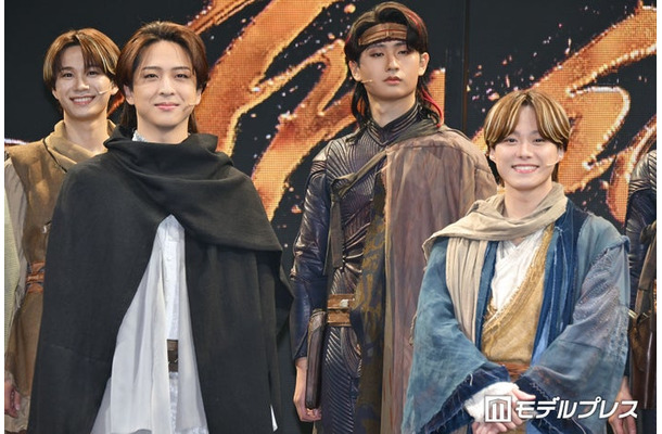 舞台「AmberS -アンバース-」でW主演を務める大橋和也＆寺西拓人（C）モデルプレス