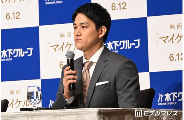 現役引退発表会見に出席した木原龍一選手（C）モデルプレス