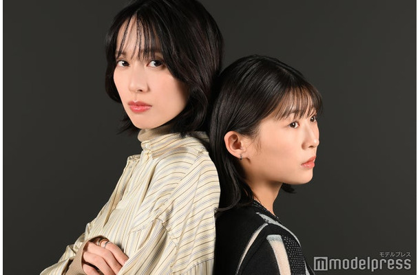 モデルプレスのインタビューに応じた戸田恵梨香、伊藤沙莉（C）モデルプレス