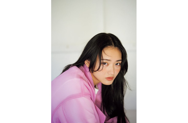 山崎天：撮影／HIROKAZU　スタイリング／武久真理江　ヘアメイク／田村直子　デザイン／松本麻実（GROSVENOR design.）