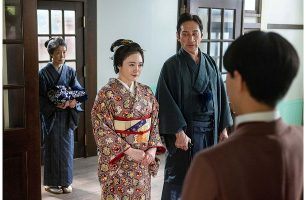 円城寺あや、仲間由紀恵、谷田歩「風、薫る」第35話(C)NHK