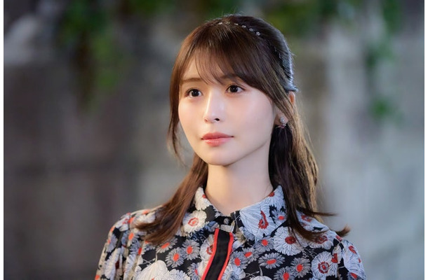 長濱ねる「10回切って倒れない木はない」第6話（C）日本テレビ