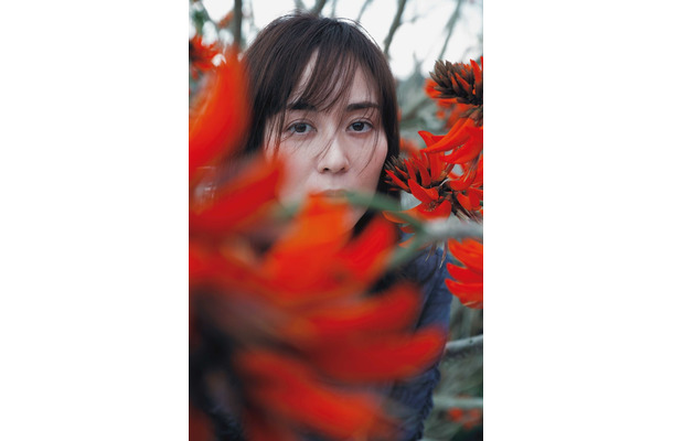比嘉愛未/撮影:三宮幹史/『比嘉愛未エッセイ集 またね。』(6月10日発売/講談社)より