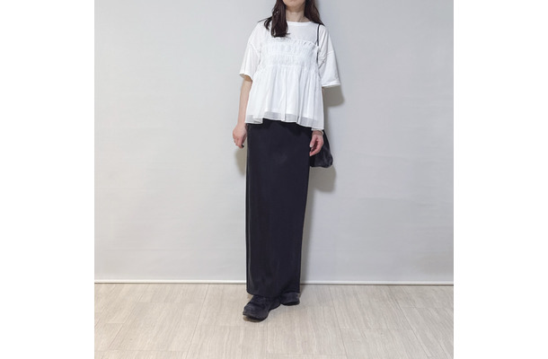低身長さんでもバランス美人!白のドッキングTシャツで作るモノトーンスタイル【40代の毎日コーデ】