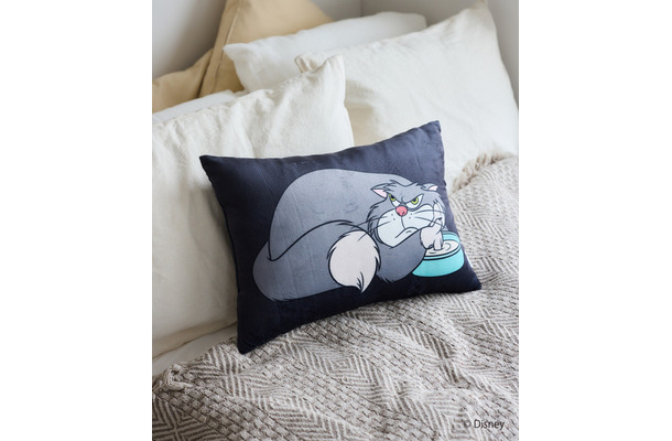 【WEB限定】<ルシファー>モチモチクッション 4,400円(税込)
