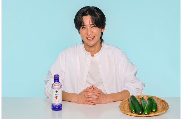 目黒蓮/キッコーマン「いつでも新鮮 しぼりたて生しょうゆ)」新レシピ動画オフショット(提供写真)