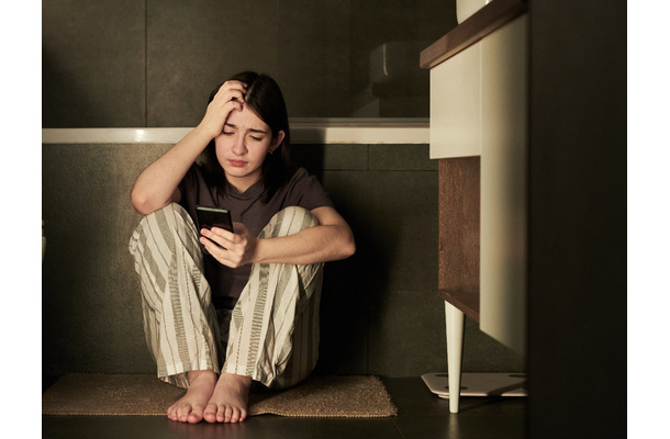 いつも「心が疲れる」「自分までつらくなる」のはなぜ？実は、「スマホ設定」を変えるだけで軽減できる！あと１つ、効果的なこととは？【精神科医が教える、負のループから抜け出す方法】