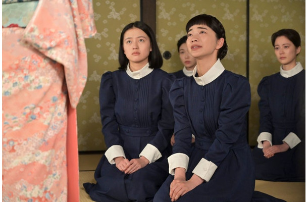 上坂樹里、見上愛ら「風、薫る」第47話（C）NHK