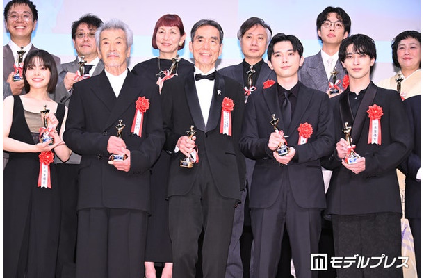 「第35回日本映画批評家大賞」受賞者／（前列左から）岸井ゆきの、田中泯、長塚京三、吉沢亮、横浜流星（C）モデルプレス