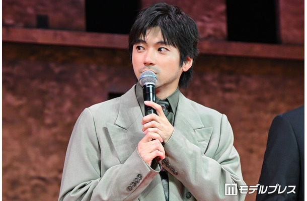 共演者からツッコまれ慌てふためく山田裕貴（C）モデルプレス