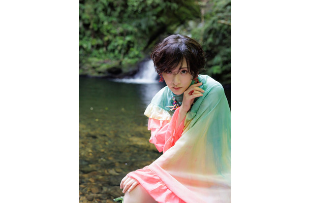 生駒里奈写真集「ルリカケス」先行カット(C)CRG/WANIBOOKS/Yuki AOYAMA