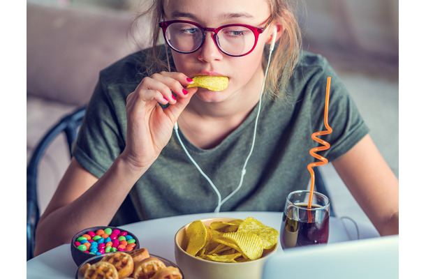 「スナック菓子」を食べるなら、こんな商品を選んで！ストレス緩和におすすめなお菓子の選び方・食べ方を、科学・心理学の視点で解説