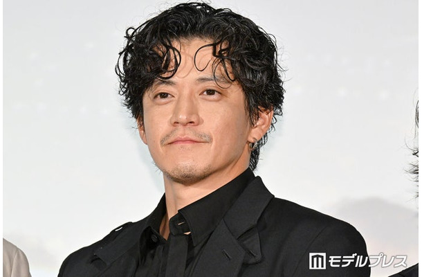 小栗旬(C)モデルプレス