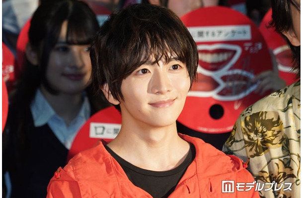 『口に関するアンケート』の「公開直前！学校サプライズイベント」に登場した板垣李光人（C）モデルプレス