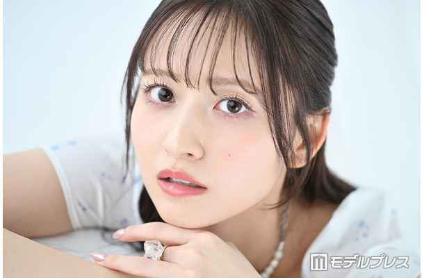 モデルプレスのインタビューに応じた金川紗耶（C）モデルプレス