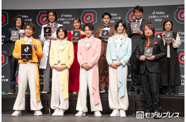 （後列左より）『超かぐや姫！』公式／株式会社ツインエンジン プロデューサー長坂健司氏、市岡元気、神社あゆ、豆腐屋、株式会社松屋フーズホールディングス 戦略事業部 外販グループマネージャー・神田圭氏、【公式】広島県／広島県広報課長・清水沙綾香氏 （前列左より）じん、ケンケン、サカイJr.、おヨネ、「夜の踊り子」／株式会社ヒップランドミュージックコーポレーション 代表取締役社長 野村達矢氏（C）モデルプレス