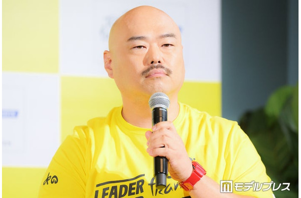 発表会に出席したクロちゃん（C）モデルプレス