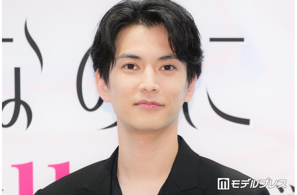 「夫を殺したはずなのに」記者会見に登場した渡邊圭祐（C）モデルプレス