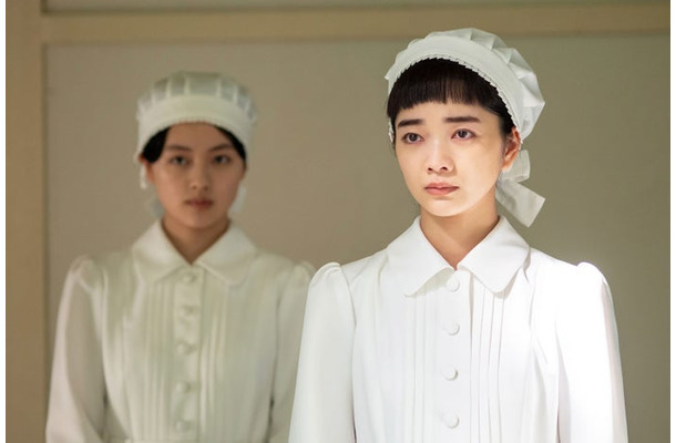 上坂樹里、見上愛「風、薫る」第72話(C)NHK