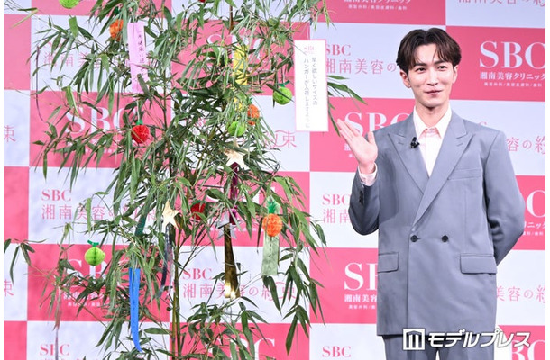 家にハンガーが1つもないため服がかけられない渡辺翔太（C）モデルプレス