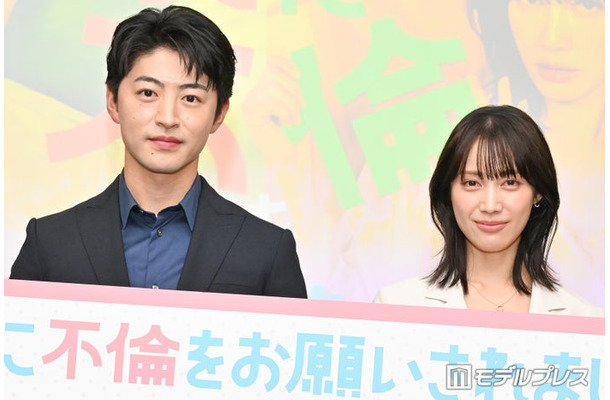 「夫に不倫をお願いされました」記者会見に登場した佐野玲於、中村ゆりか（C）モデルプレス