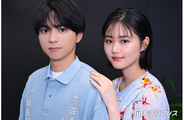 インタビューに応じた佐藤勝利、原菜乃華（C）モデルプレス