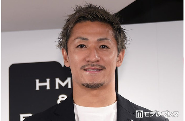 「がむしゃら なぜ俺は、こんなに走るのか——。」お渡し会&W杯報告会に出席した前田大然選手(C)モデルプレス