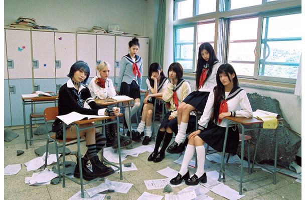 ILLIT × JISOO, MOMOKA of HANA コンセプトフォト（P）&（C）BELIFT LAB Inc.