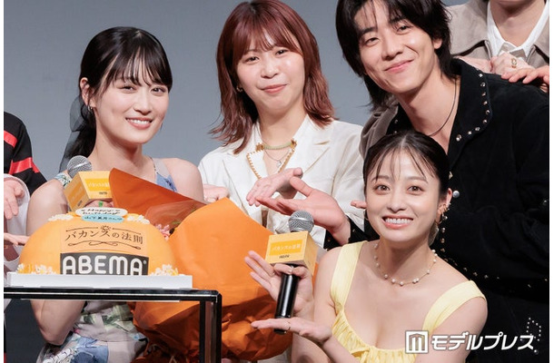 イベントに出席した（左から時計回りに）山下美月、加納愛子、チェ・ジョンヒョプ、橋本環奈（C）モデルプレス
