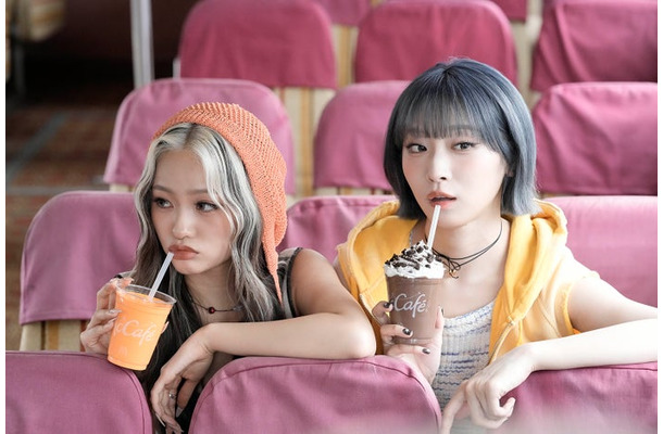 YURI、JISOO「マックに甘いの飲みにこない?リニューアル」篇(提供写真)