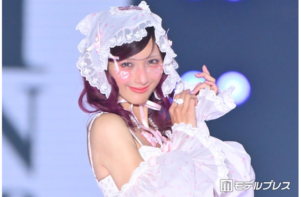 しなこ(C)モデルプレス