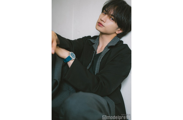 モデルプレスのインタビューに応じた中島健人/HM:石津千恵(chie ishizu)、STY:川原真由(MAYU KAWAHARA) (C)モデルプレス