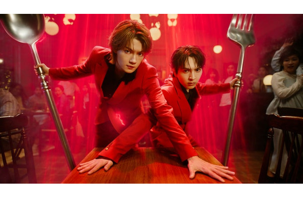佐野勇斗、吉田仁人（C）「ホットペッパーグルメ」WebCM「席押さえ召喚」篇