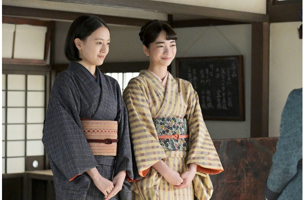 上坂樹里、見上愛「風、薫る」第111話（C）NHK