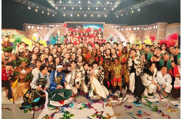SixTONESら「ボーダーレスLIVE」の様子（C）日本テレビ
