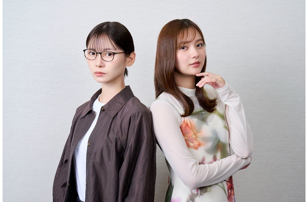 朝日奈央、新川優愛（C）「妻を引退します」製作委員会